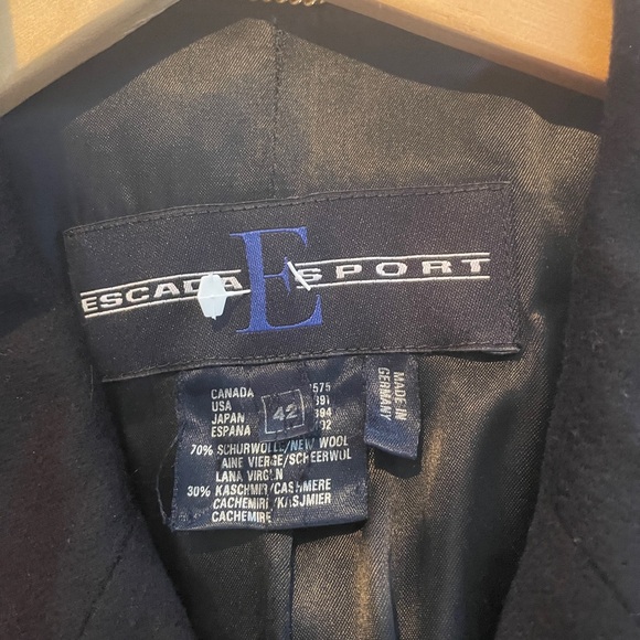 Escada Sport 42 Navy Blazer coat crest 12 - Picture 8 of 15